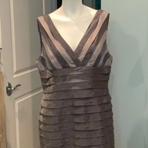 BEAUTIFUL ADRIANNA PAPELL SIZE 16 dress